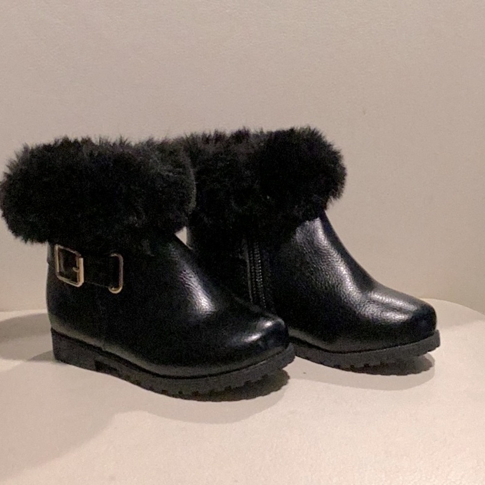 Children’s Place faux fur boots size 6